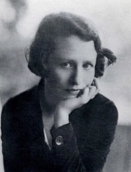 File:Edna St. Vincent Millay Portrait (c. 1920).jpg