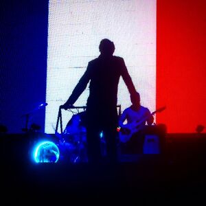 Morrissey singing 'i'm throwing my arms around paris'.jpg