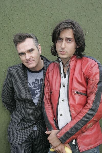 File:Morrissey with carl barat reading 2004 poster 2 aw7541 6.jpg