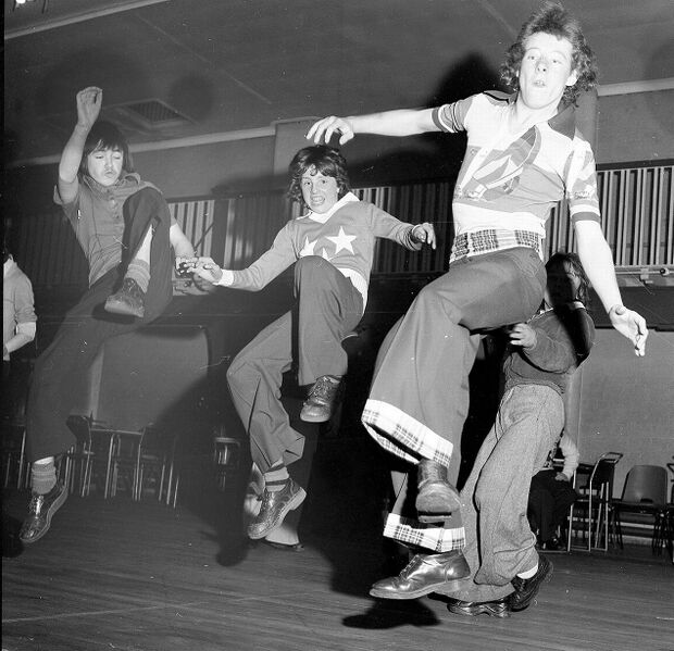 File:Doc marten northern soul dancers 70s.jpg