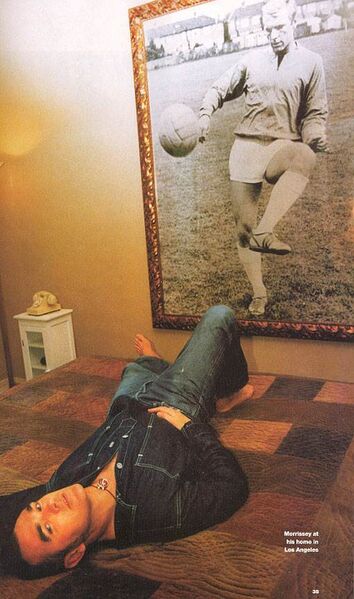 File:Morrissey bed moore.jpg